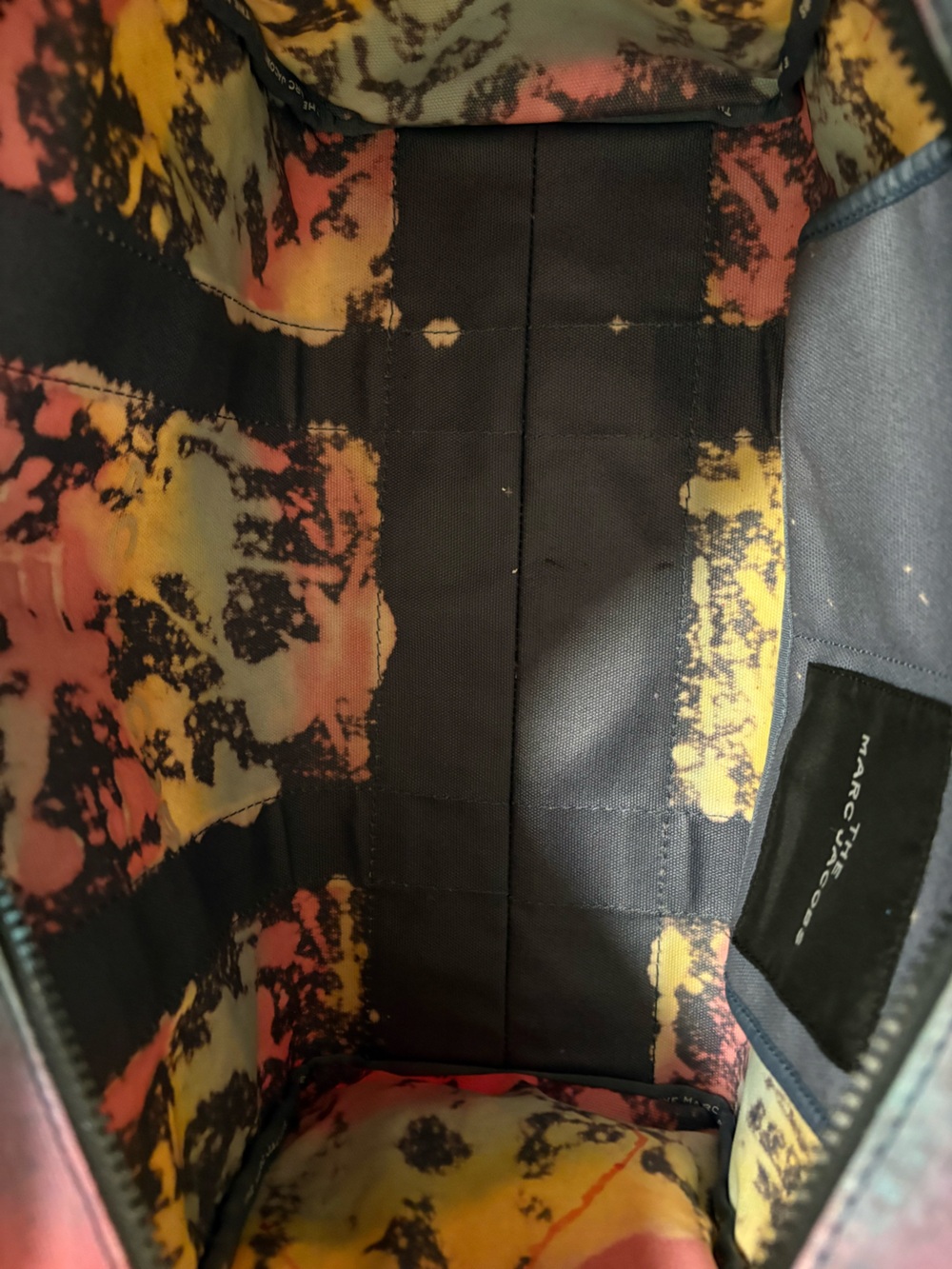 Large Marc Jacobs “Marbled Rainbow” 🌈 THE TOTE BAG w/Gold Leaf Lettering - Picture 10 of 12